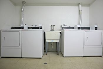 Laundry facilities at fox hill glens apartments in grand blanc, mi